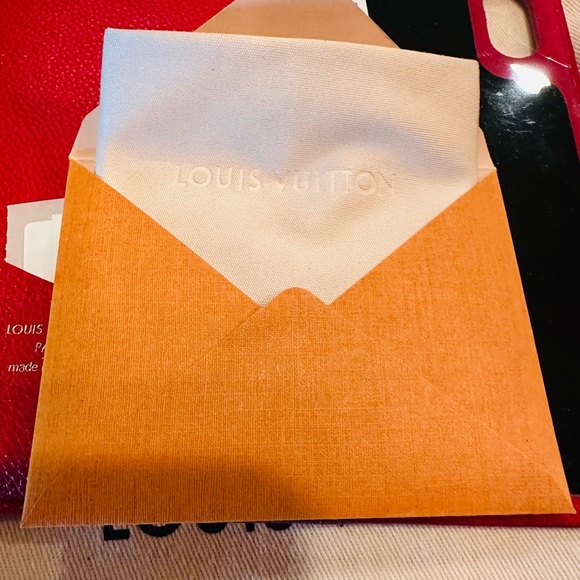 Louis Vuitton X/ Xs iphone folio case. Embossed red. - Picture 4 of 12